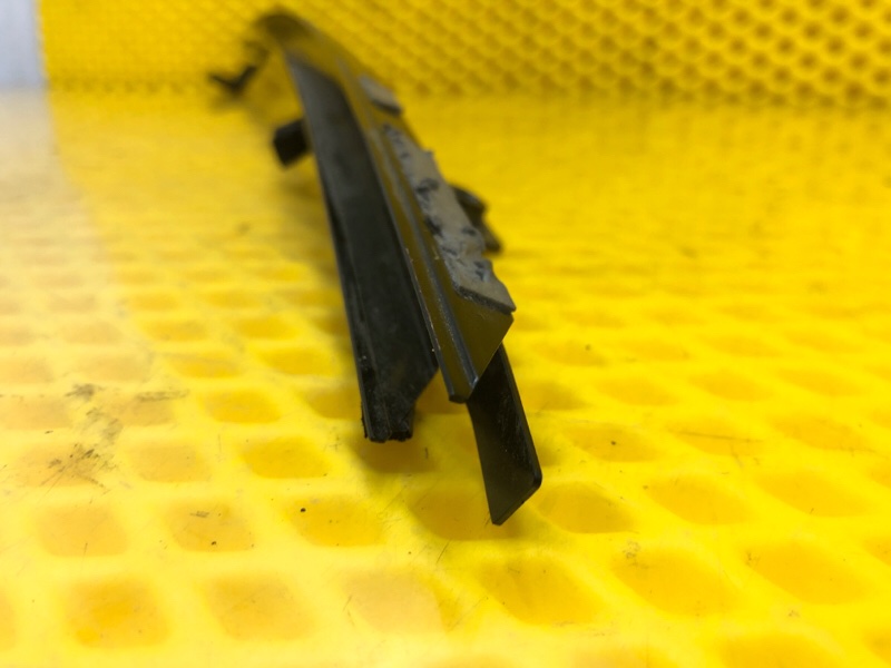 Направляющая стекла двери Omoda C5 2023