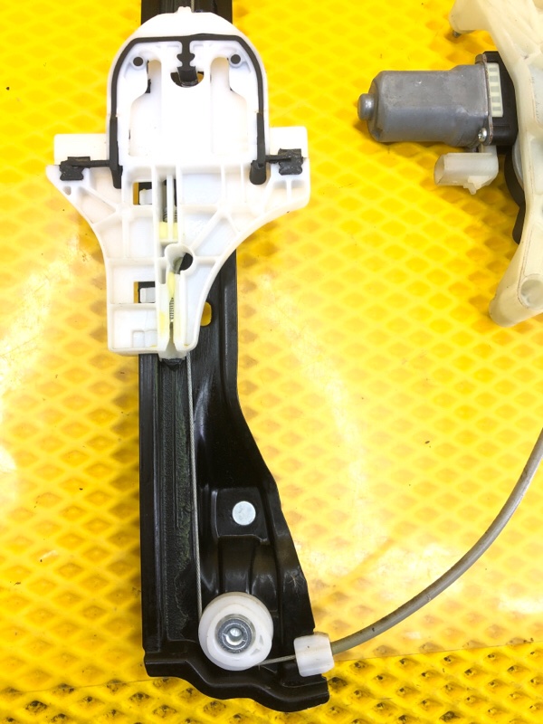 Стеклоподъемник задний правый Omoda C5 2023