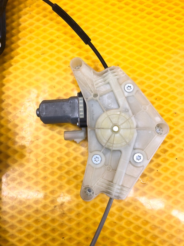 Стеклоподъемник задний правый Omoda C5 2023