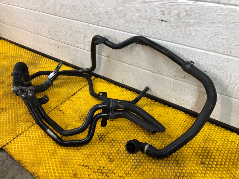 Патрубок системы охлаждения Audi Q7 2014 4LB