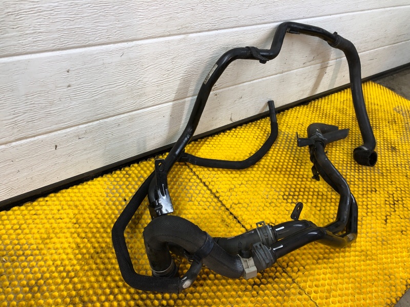 Патрубок системы охлаждения Audi Q7 2014 4LB