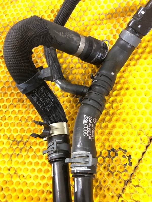 Патрубок системы охлаждения Audi Q7 2014 4LB