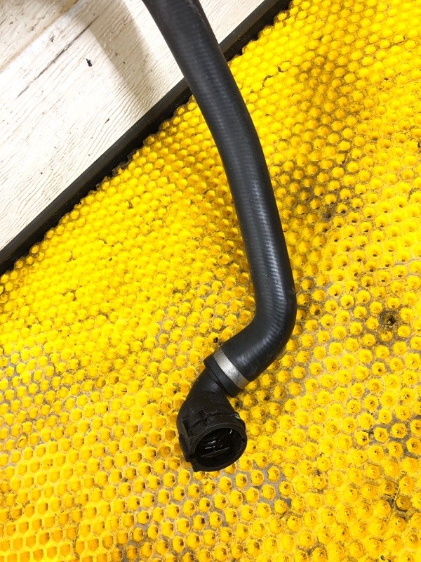 Патрубок системы охлаждения Audi Q7 2014 4LB