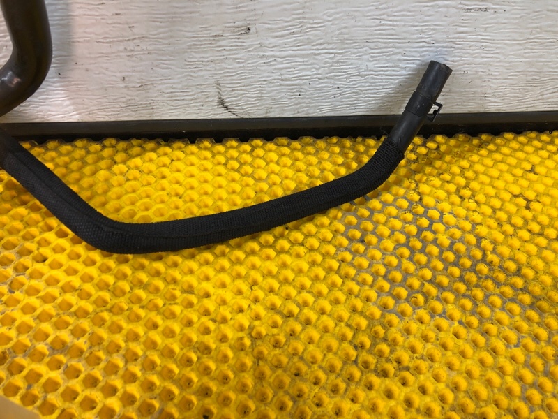 Патрубок системы охлаждения Audi Q7 2014 4LB