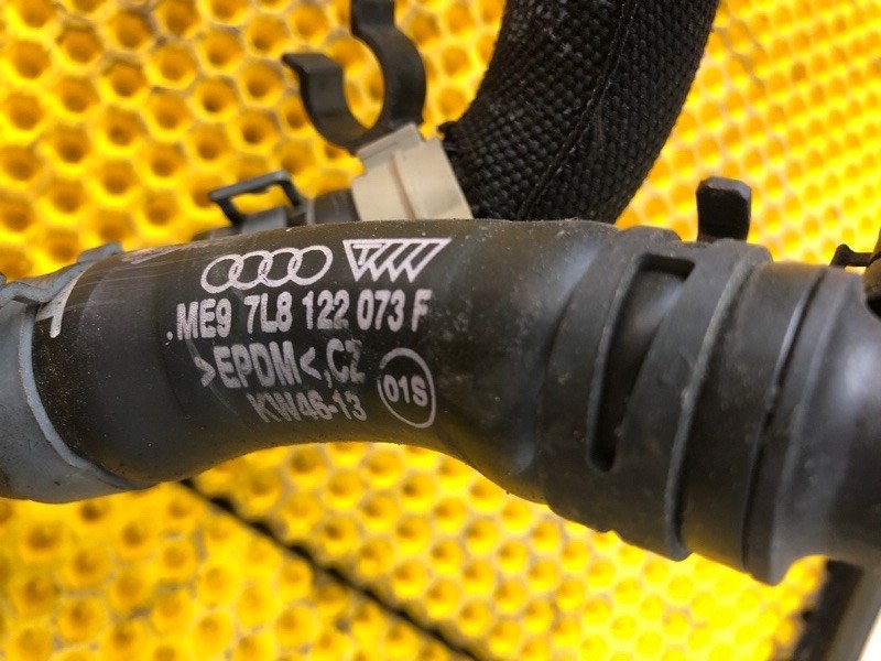 Патрубок системы охлаждения Audi Q7 2014 4LB