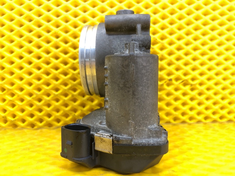 Дроссельная заслонка Audi Q7 2014 4LB