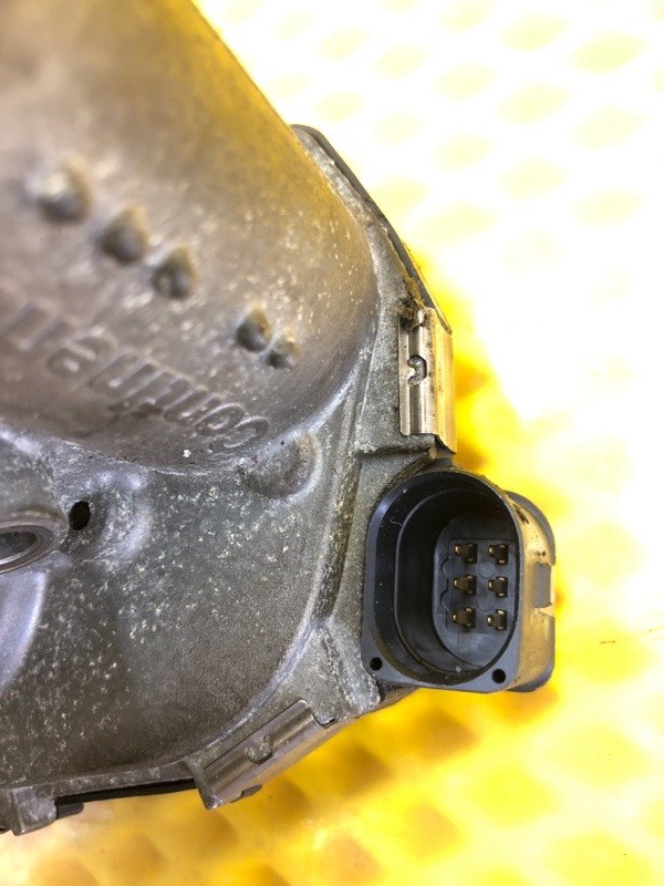 Дроссельная заслонка Audi Q7 2014 4LB