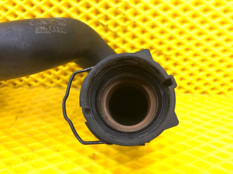 Патрубок радиатора Audi Q7 2014 4LB