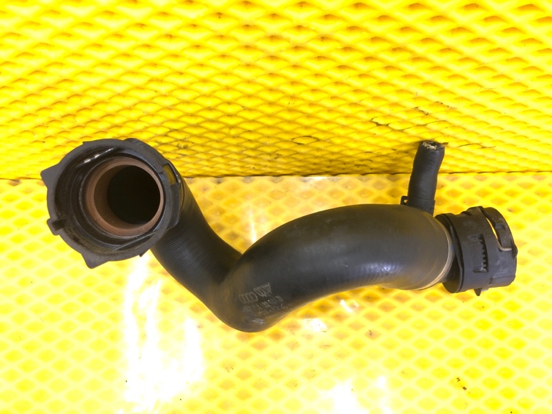 Патрубок радиатора Audi Q7 2014 4LB