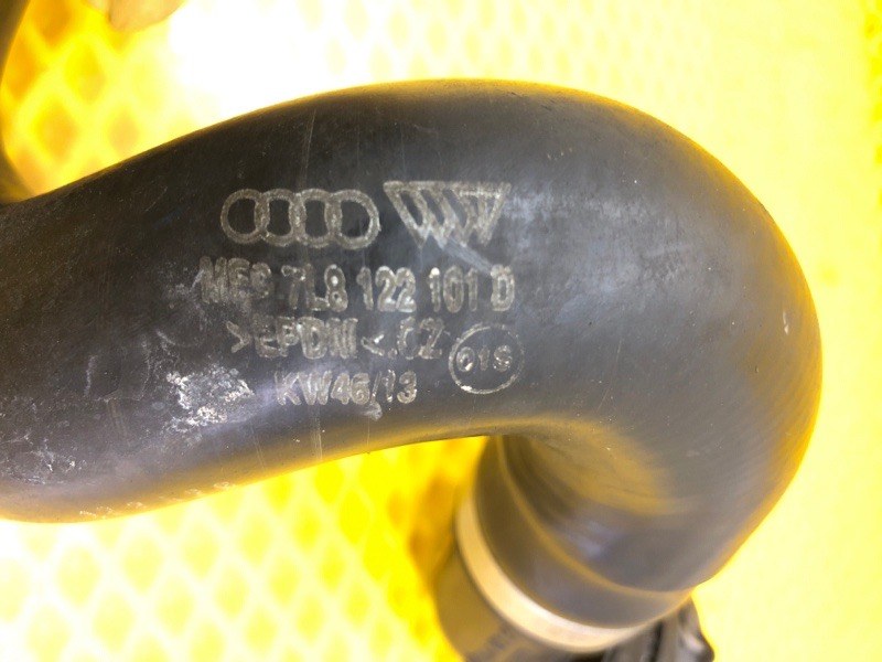 Патрубок радиатора Audi Q7 2014 4LB
