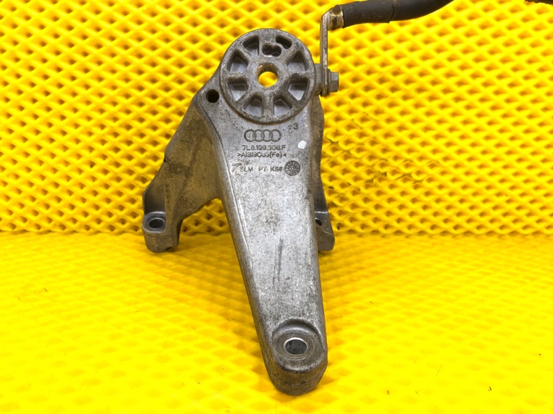 Кронштейн двигателя правый Audi Q7 2014 4LB