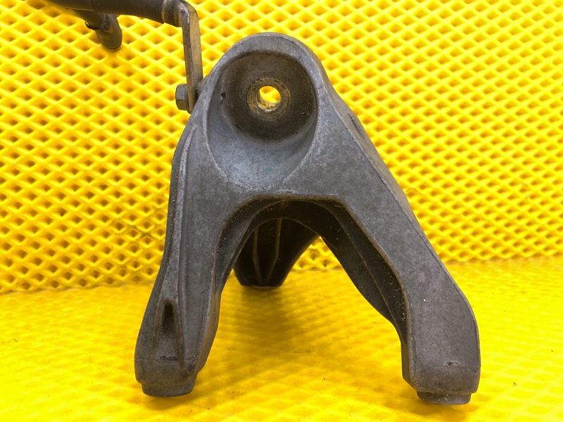 Кронштейн двигателя правый Audi Q7 2014 4LB