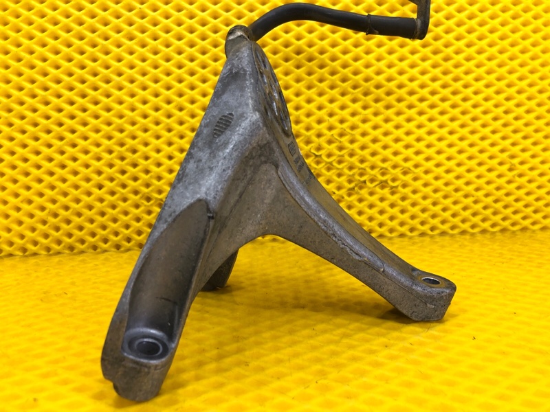 Кронштейн двигателя правый Audi Q7 2014 4LB