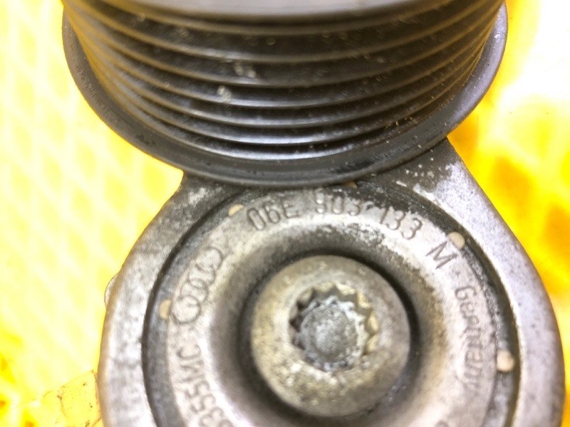 Натяжитель ремня Audi Q7 2014 4LB