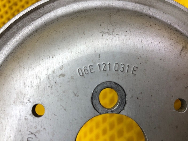 Шкив помпы Audi Q7 2014 4LB