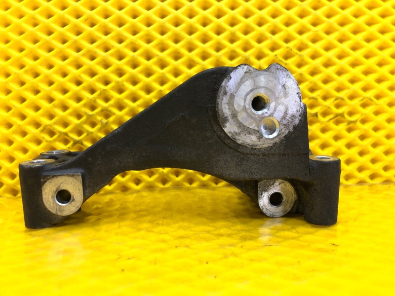 Кронштейн генератора Audi Q7 2014 4LB