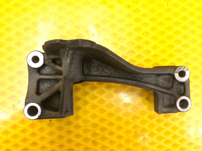 Кронштейн генератора Audi Q7 2014 4LB