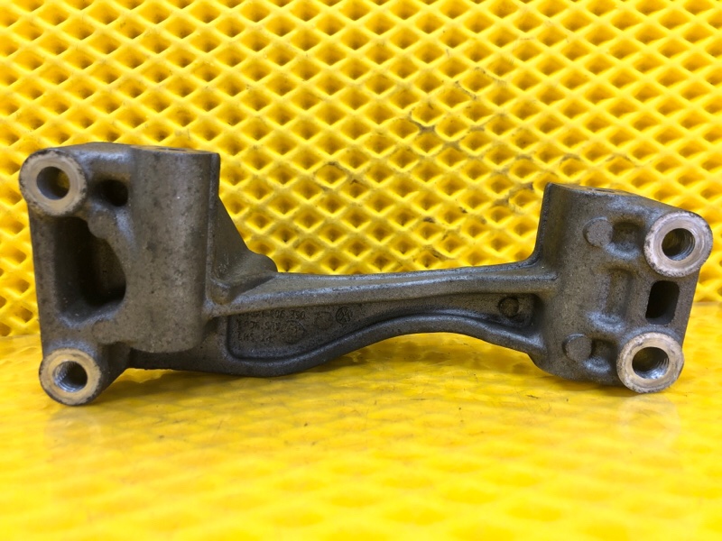 Кронштейн генератора Audi Q7 2014 4LB