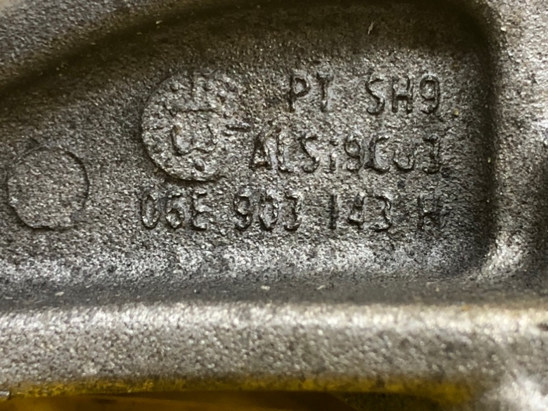 Кронштейн генератора Audi Q7 2014 4LB