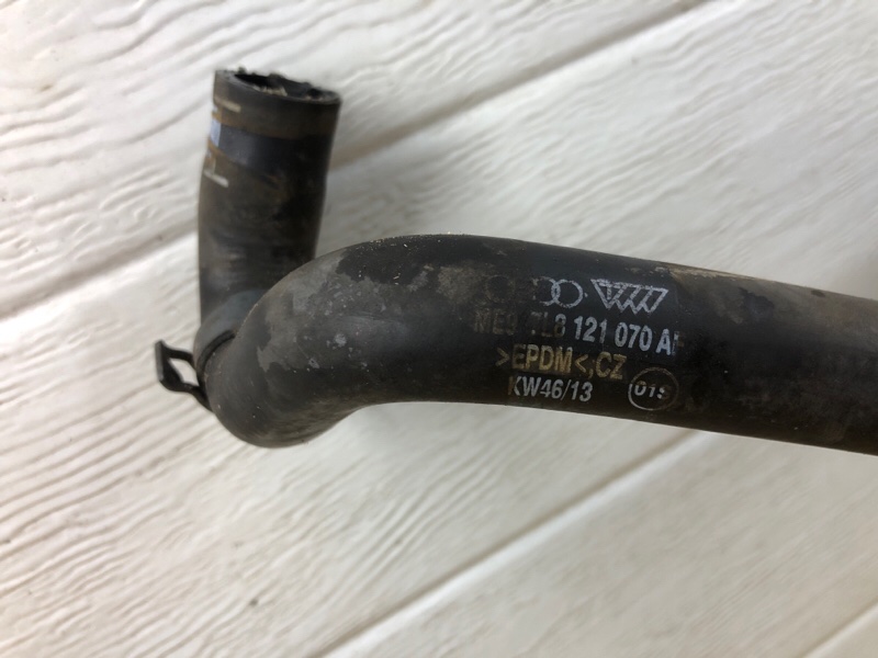 Патрубок системы охлаждения Audi Q7 2014 4LB