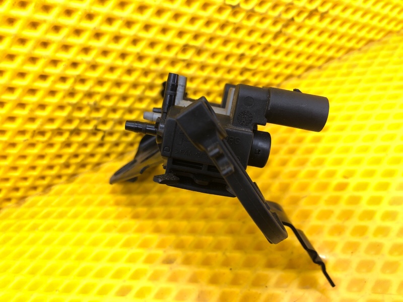 Клапан электромагнитный Audi Q7 2014 4LB