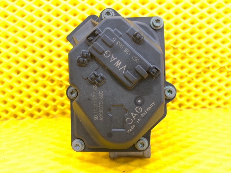 Дроссельная заслонка Audi Q7 2014 4LB