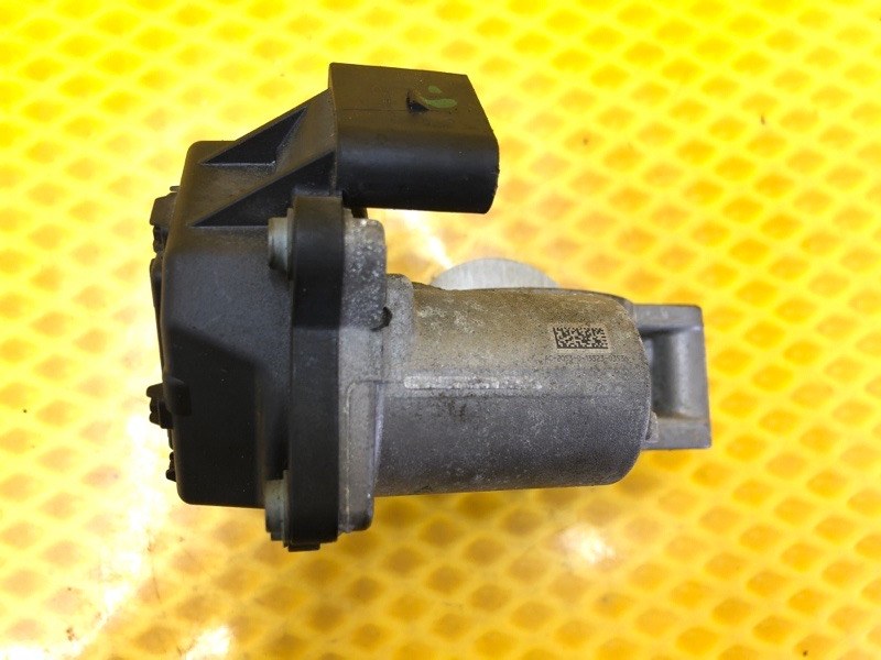 Дроссельная заслонка Audi Q7 2014 4LB