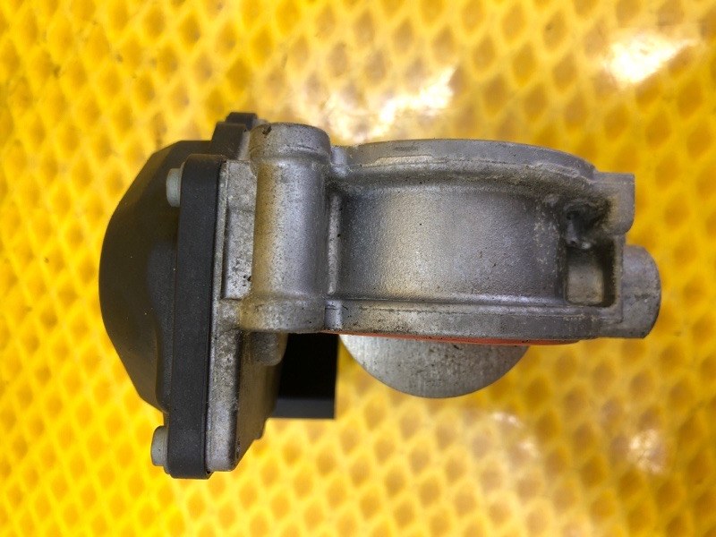 Дроссельная заслонка Audi Q7 2014 4LB