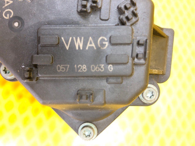 Дроссельная заслонка Audi Q7 2014 4LB