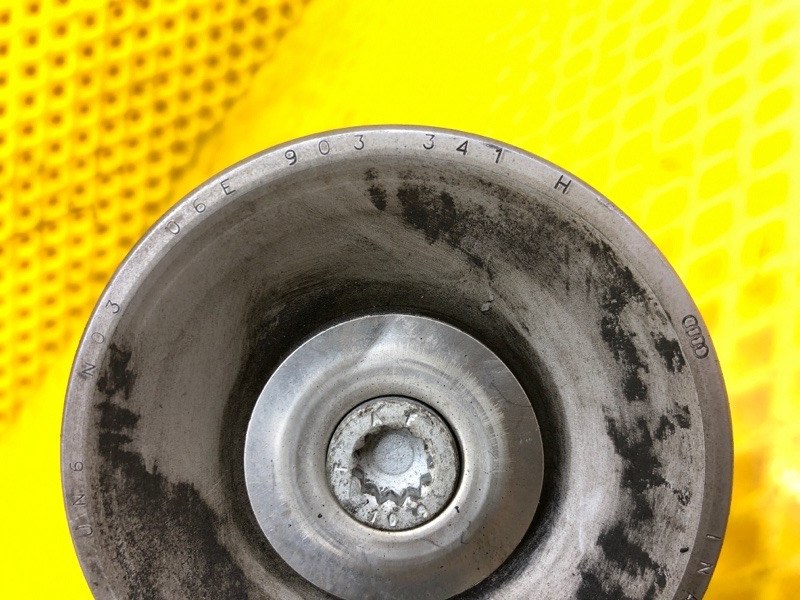 Ролик обводной Audi Q7 2014 4LB