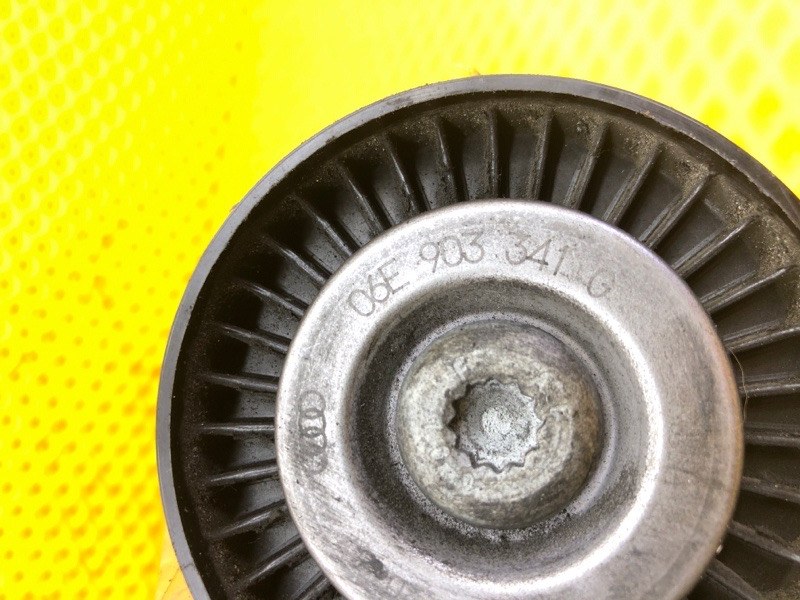 Ролик обводной Audi Q7 2014 4LB