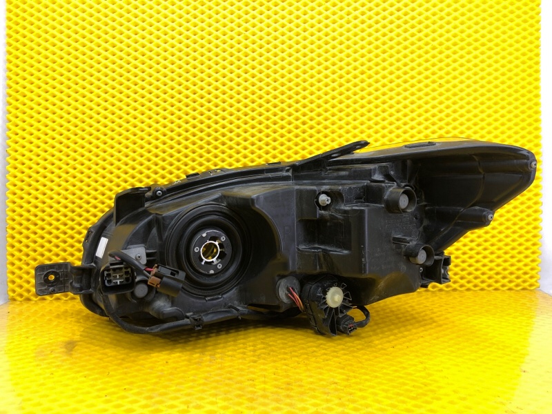 Фара Subaru Levorg