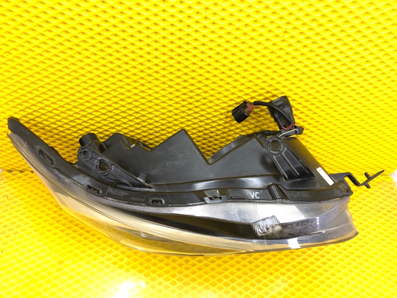 Фара Subaru Levorg