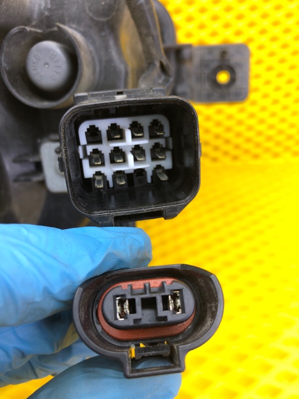 Фара Subaru Levorg