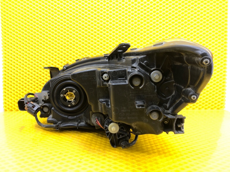 Фара Subaru Levorg