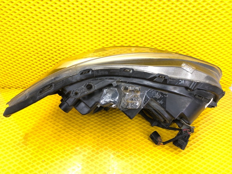 Фара Subaru Levorg