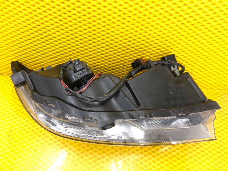 Фара Subaru Levorg