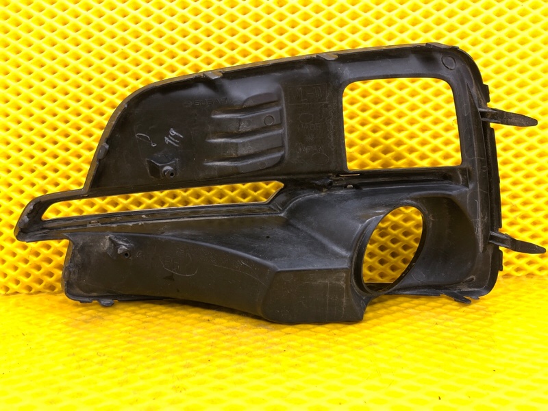 Накладка противотуманной фары Subaru Levorg