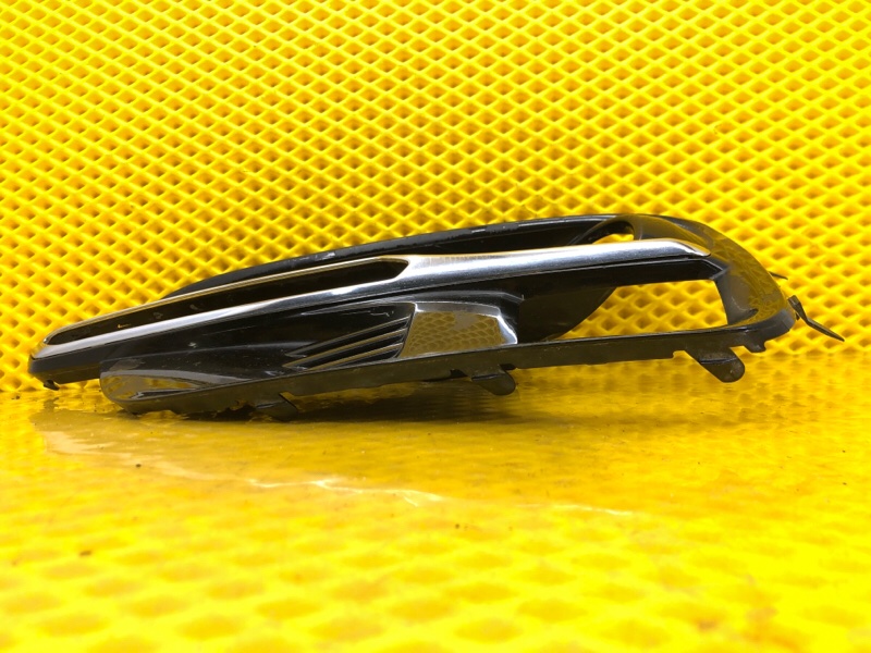 Накладка противотуманной фары Subaru Levorg