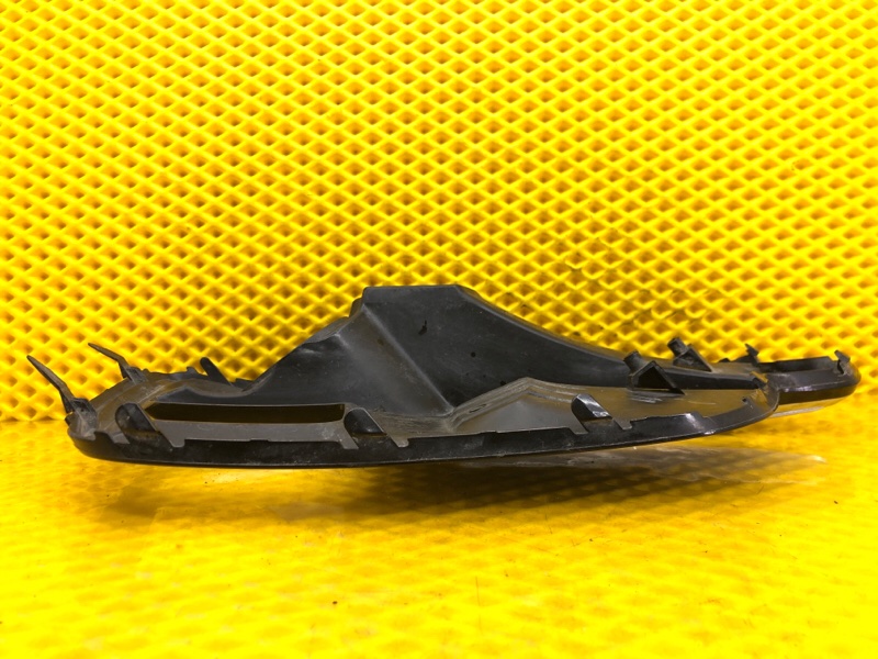 Накладка противотуманной фары Subaru Levorg