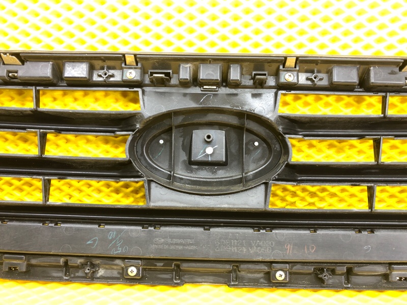 Решетка радиатора Subaru Levorg
