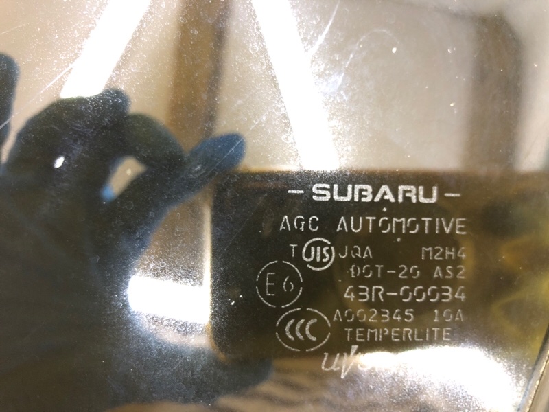 Стекло боковое левое (форточка) Subaru Levorg