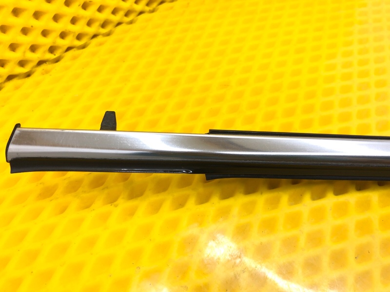 Молдинг двери передней левой Subaru Levorg