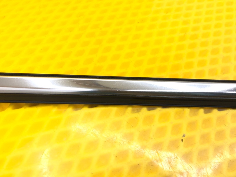 Молдинг двери передней левой Subaru Levorg