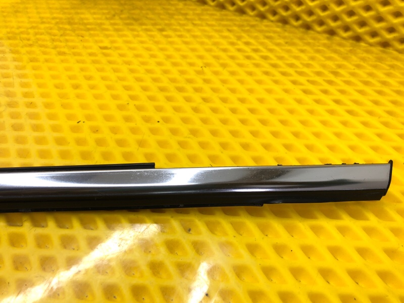 Молдинг двери передней левой Subaru Levorg