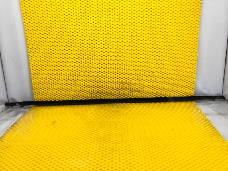 Молдинг двери передней левой Subaru Levorg