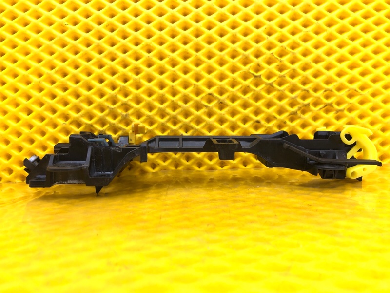 Кронштейн ручки двери передней левой Subaru Levorg