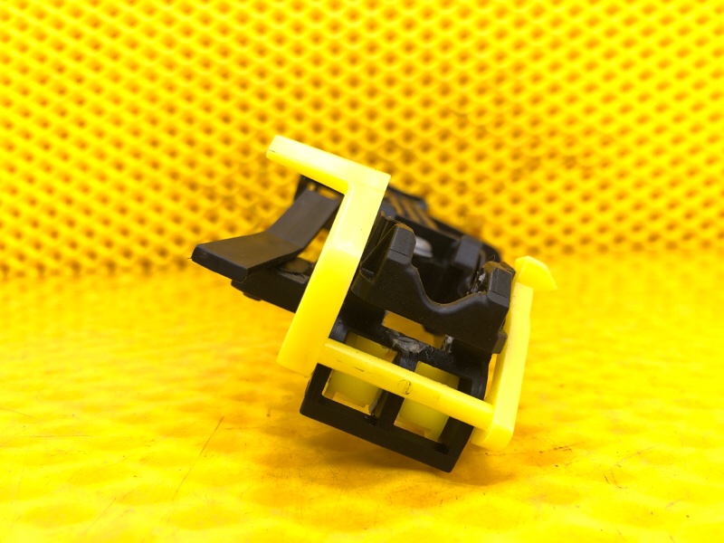 Кронштейн ручки двери передней левой Subaru Levorg