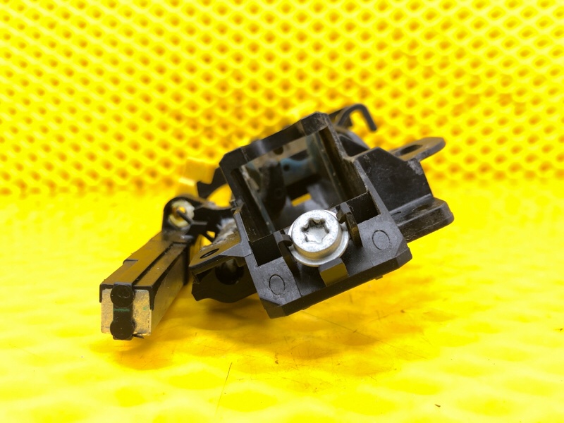 Кронштейн ручки двери передней левой Subaru Levorg