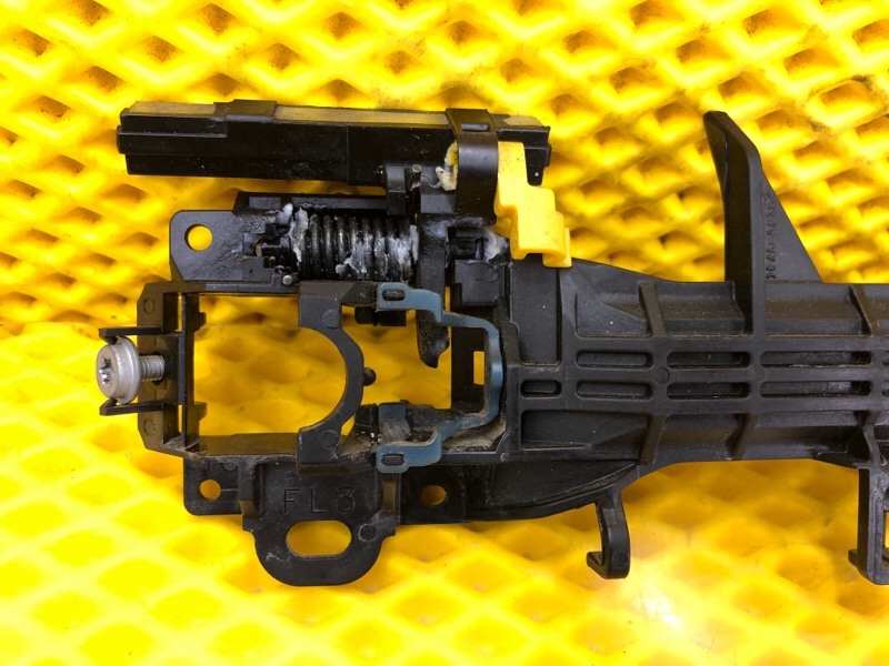 Кронштейн ручки двери передней левой Subaru Levorg